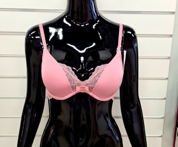 Triumph "Sensual Essence WHP" rinnahoidja